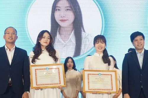 17 sinh viên Trường ĐH Luật Hà Nội được trao danh hiệu 'Sinh viên 5 tốt' cấp thành phố
