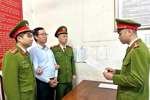 Bắt nguyên Tổng Giám đốc Công ty Cổ phần xi măng Hạ Long