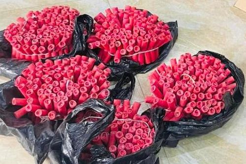 Bị bắt trên đường đi ship pháo nổ cho khách