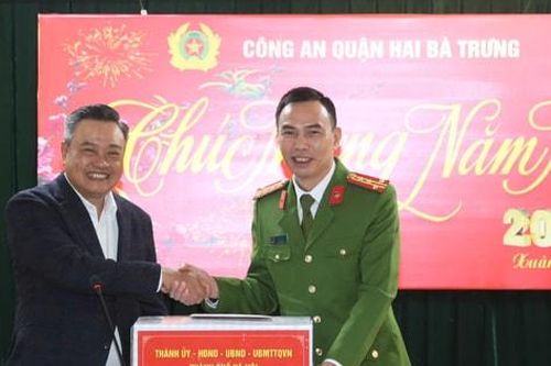 Chủ tịch UBND thành phố Hà Nội chúc Tết tập thể, cá nhân tiêu biểu