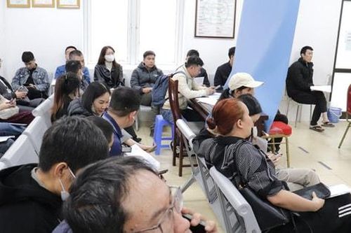 Tại sao phải xếp hàng đổi giấy phép lái xe khi có thể làm trực tuyến?