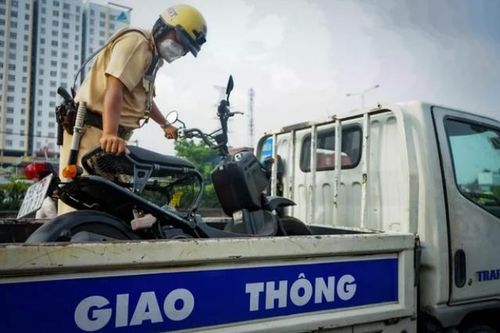 Những hành vi vi phạm giao thông vừa bị phạt tiền, vừa bị tịch thu ô tô, xe máy có thể nhiều người chưa nắm rõ