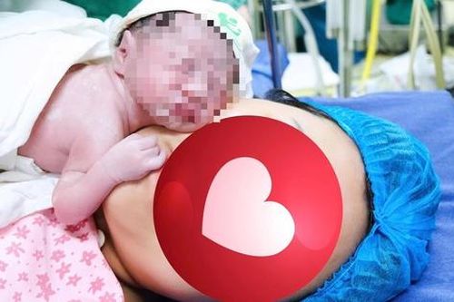 Cứu sống thai nhi bị thiểu ối nghiêm trọng trong bụng mẹ