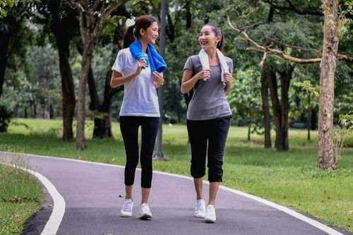 Đi bộ để giảm cân, cần tối thiểu bao nhiêu phút theo từng độ tuổi?