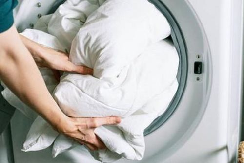 Mẹo giúp phơi chăn bông nhanh khô vào mùa Đông