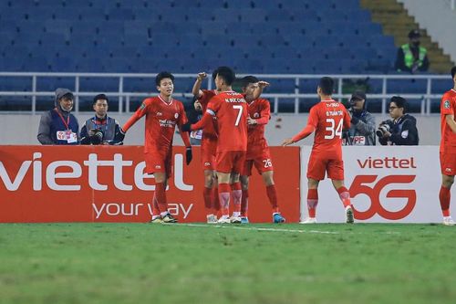 'Người hùng SEA Games' mang về 11m và ghi bàn quyết định, Viettel giành vé vào tứ kết Cúp quốc gia