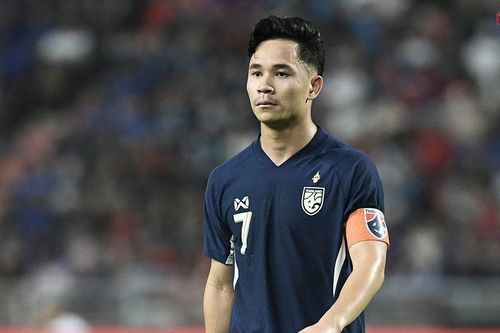 Trở về Thái Lan sau AFF Cup, Supachok tuyên bố muốn trở thành tấm gương cho trẻ em