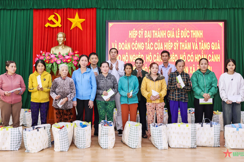 Đem Tết đến với đồng bào nghèo