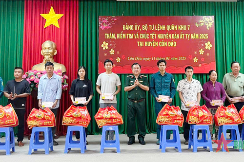 Bộ tư lệnh Quân khu 7 kiểm tra, chúc Tết quân và dân huyện Côn Đảo