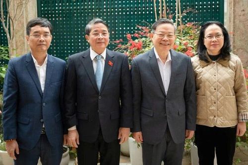 Phó Chủ tịch Quốc hội Nguyễn Đức Hải thăm và chúc tết gia đình nguyên lãnh đạo Đảng và Nhà nước