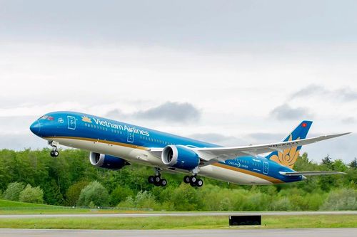 Một chuyến bay về Hà Nội phải hạ cánh Đà Nẵng để cấp cứu hành khách