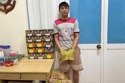 Khởi tố 2 người buôn bán pháo hoa ở Đồng Nai