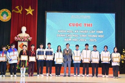 Tuyên Quang trao giải dự án khoa học kỹ thuật xuất sắc học sinh trung học