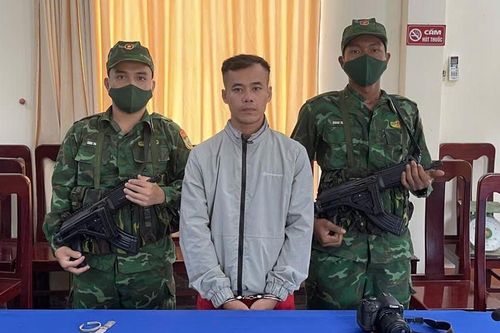 Bí mật trong thùng hàng của gã đàn ông đam mê... đá gà
