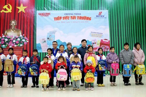 Báo Giáo dục và Thời đại mang Tết ấm áp đến học sinh vùng cao tỉnh Cao Bằng