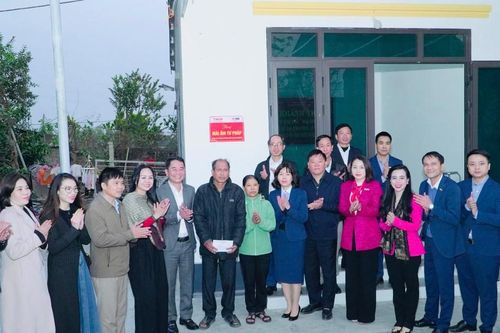 Trao 'Mái ấm Tư pháp' tại Ninh Bình: Lan tỏa yêu thương dịp Xuân Ất Tỵ 2025