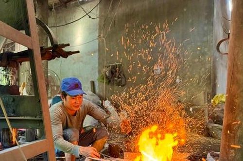 Làng rèn hơn 3 thế kỷ liên tục đỏ lửa dịp cận Tết