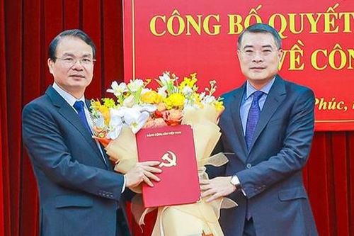 Công bố quyết định của Bộ Chính trị về công tác cán bộ tại tỉnh Vĩnh Phúc