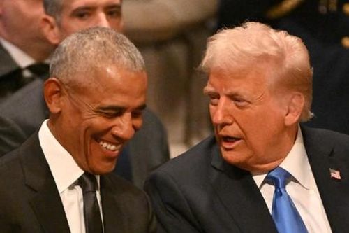 Ảnh ông Trump và ông Obama thân thiết gây bão mạng