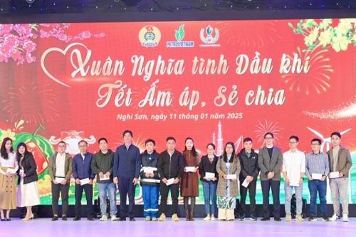 Mang 'Xuân nghĩa tình Dầu khí - Tết ấm áp, sẻ chia' đến với người lao động NSRP