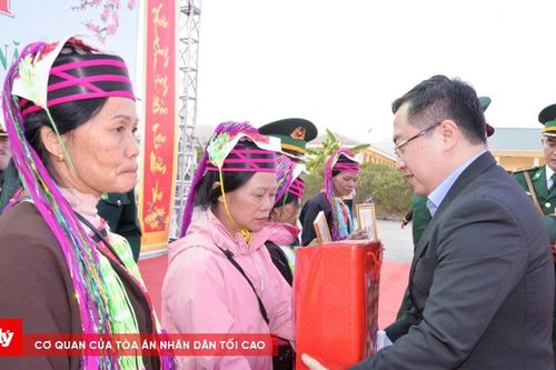 Mang Tết trọn vẹn đến đồng bào vùng biên Quảng Ninh