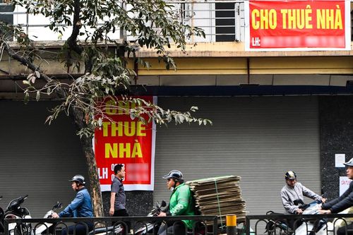 Hàng loạt mặt bằng đắc địa ở Hà Nội ế khách vì tăng giá cho thuê