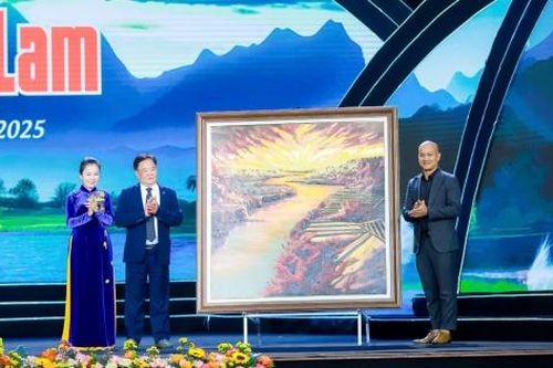 'Nghĩa tình dòng Lam' vận động hơn 130 tỷ đồng mang Tết đến với người nghèo xứ Nghệ