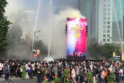 TP Hồ Chí Minh diễn tập xử lý tình huống khẩn cấp cháy nổ ở phố đi bộ Nguyễn Huệ