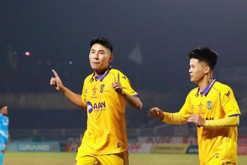 Sông Lam Nghệ An giành chiến thắng đầu tiên trong mùa giải 2024/25