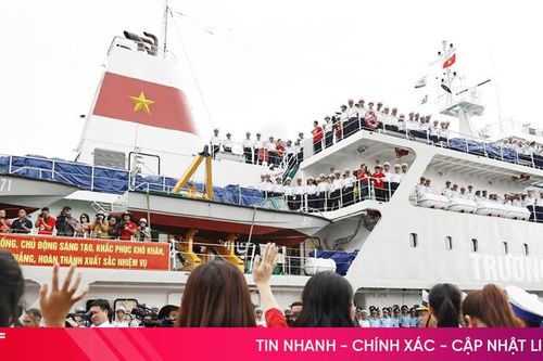 Mang tết ra Trường Sa