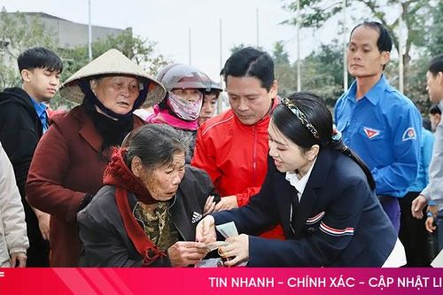 Trao quà tết cho 737 hoàn cảnh khó khăn tại Đức Thọ