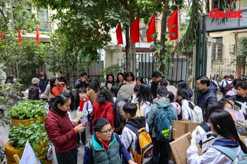Người dân Hà Nội nhiệt tình hưởng ứng 'Ngày thứ 7 tái chế'