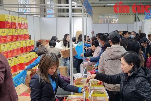 Công nhân, lao động Thủ đô vui đón 'Tết sum vầy 2025'