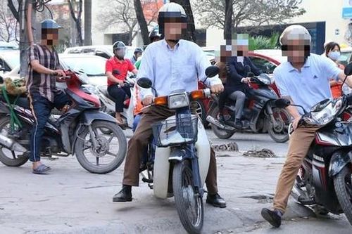 Trường hợp được đi xe máy lên vỉa hè năm 2025, ai cũng nên biết