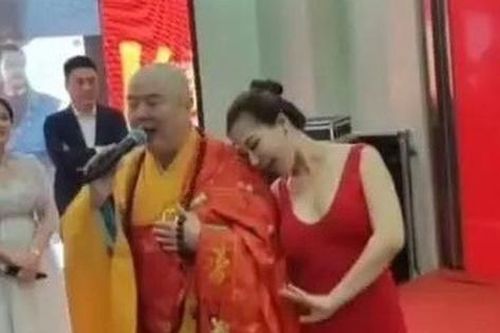 'Đường Tăng' Từ Thiếu Hoa gây tranh cãi với màn biểu diễn phản cảm ở tuổi 67