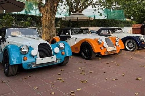 Ông Đặng Lê Nguyên Vũ tậu cùng lúc 3 chiếc Morgan Plus Six