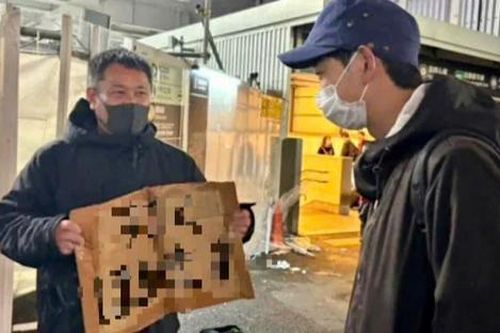 Người đàn ông kiếm 1,6 triệu đồng mỗi ngày chỉ nhờ lời khen chân thành
