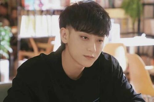 Nam ca sĩ là 'chủ tịch' đình đám showbiz tặng 30 xe ô tô cho fan ngay cận Tết