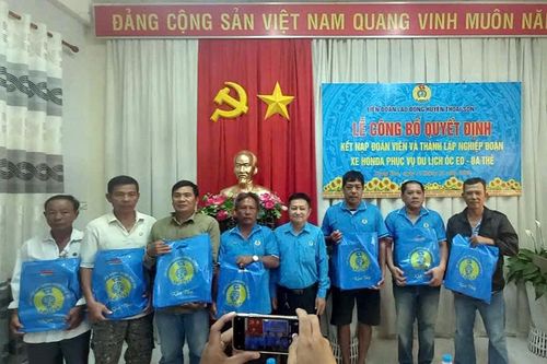 Liên đoàn Lao động huyện Thoại Sơn thành lập nghiệp đoàn đầu năm 2025