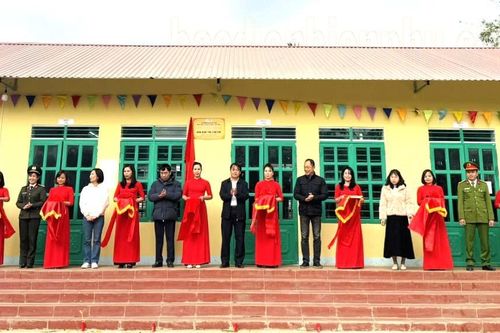 Bàn giao 2 nhà bán trú trên địa bàn huyện Mường Chà