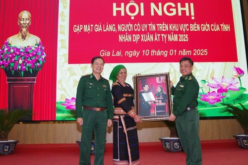Bộ Chỉ huy Bộ đội Biên phòng Gia Lai gặp mặt già làng trên khu vực biên giới