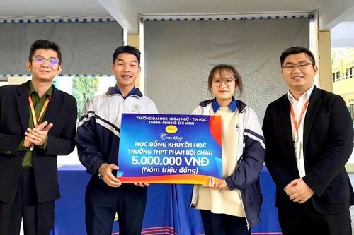 Hơn 3.000 học sinh THPT ở TP. Pleiku được tư vấn hướng nghiệp-tuyển sinh