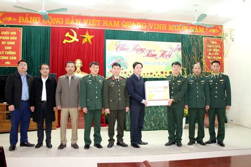 Trưởng Ban Nội chính Tỉnh ủy Lò Văn Cương thăm, chúc Tết tại Mường Tè