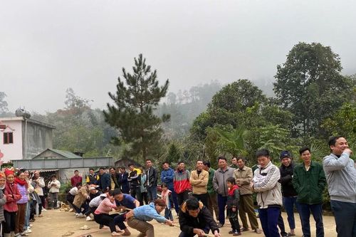 Ấm áp Ngày hội tết cổ truyền dân tộc của người dân vùng lũ A Mú Sung