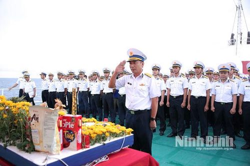 Xúc động Lễ tưởng niệm các anh hùng liệt sĩ hy sinh trên Quần đảo Trường Sa