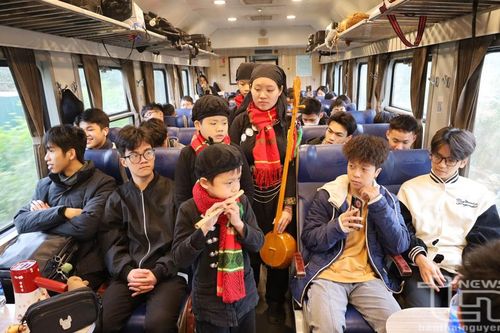 600 học sinh Hà Nội trải nghiệm tàu du lịch đến Thái Nguyên