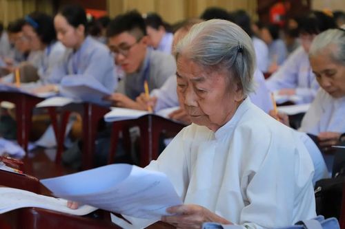 Càng lớn tuổi càng phải học Phật