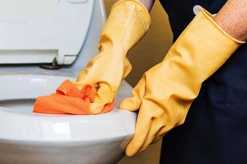 Mẹo vệ sinh các thiết bị nhà tắm đảm bảo sạch sẽ trong 15 phút