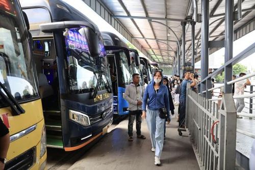 Vé xe khách dịp Tết Nguyên đán: Mở bán đến đâu, khách mua tới đó