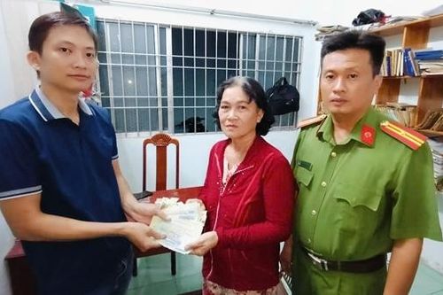 Cái kết ấm lòng của bà giáo nghỉ hưu đánh rơi bọc tiền